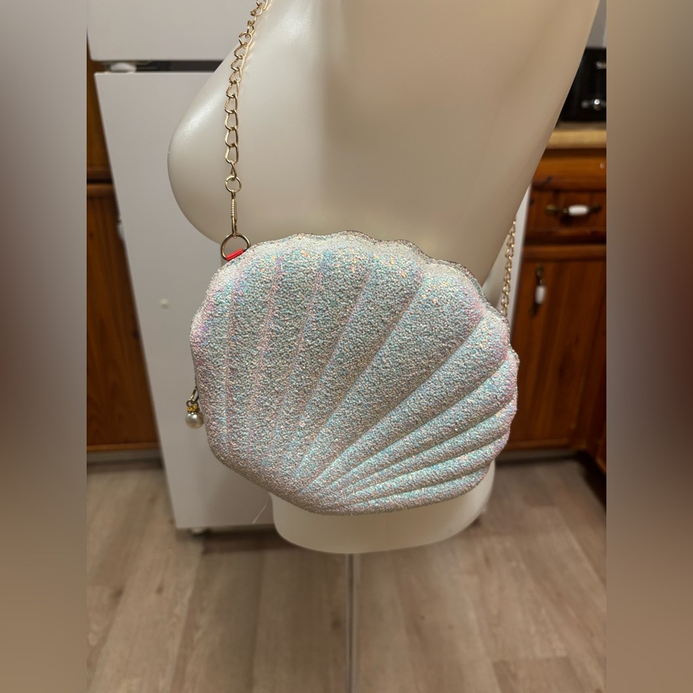 Iridescent Shell-Shaped Crossbody Bag